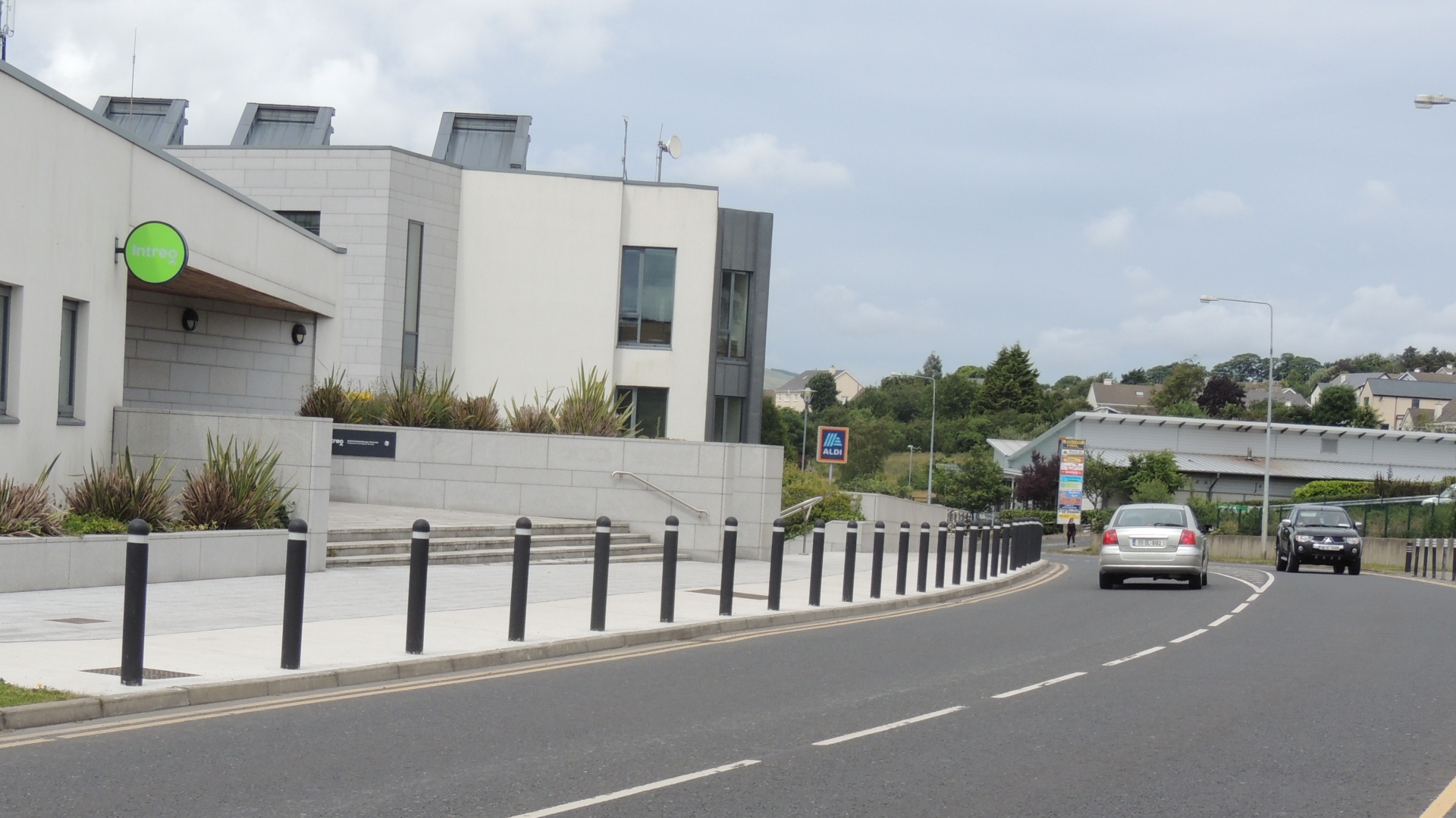 The number of people signing on the Live Register at the Buncrana social welfare office has risen slightly.