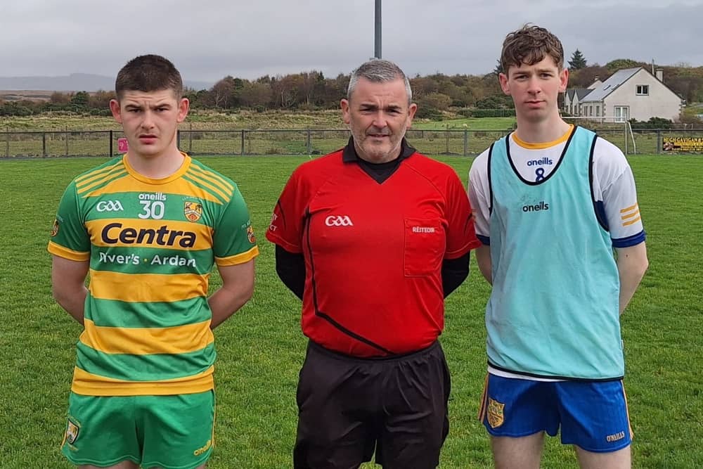 Captains Jamie Elliott and Darragh McIntyre alongside referee Greg McGrory