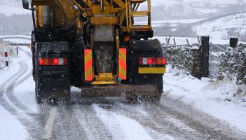 Freezing conditions force road gritters out again