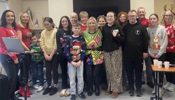 O Come, All Ye Faithful! Inish Theatre Group sings Christmas carols at Nursing Unit