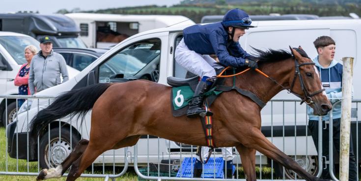 Donegal jockeys take to Carndonagh for return of racing