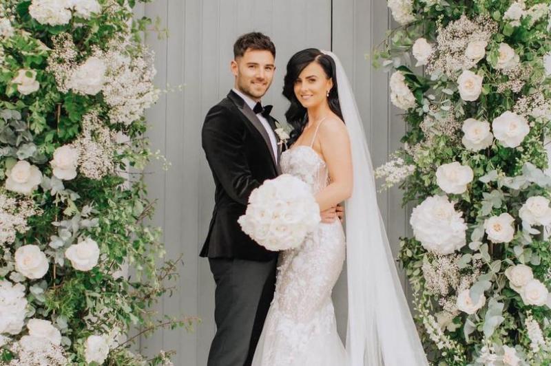 Country music star Lisa McHugh ties the knot in Donegal