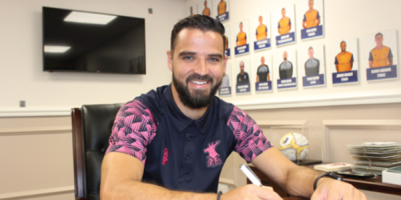 Stephen McLaughlin pens two-year deal at Mansfield