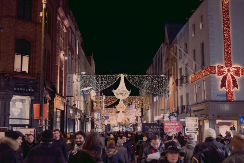 National: 'Don't ruin your January' - Rise in shoppers borrowing money to fund Christmas