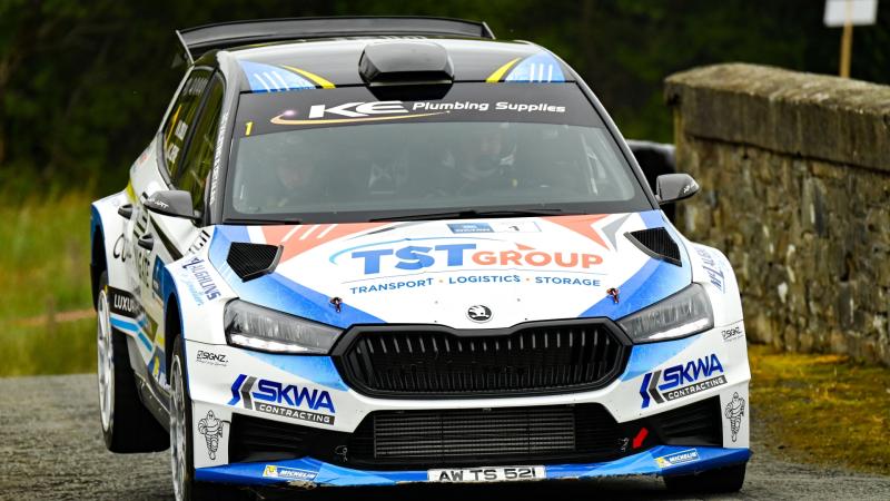 Champion Callum Devine makes up ground but Matt Edwards still in driving seat 
