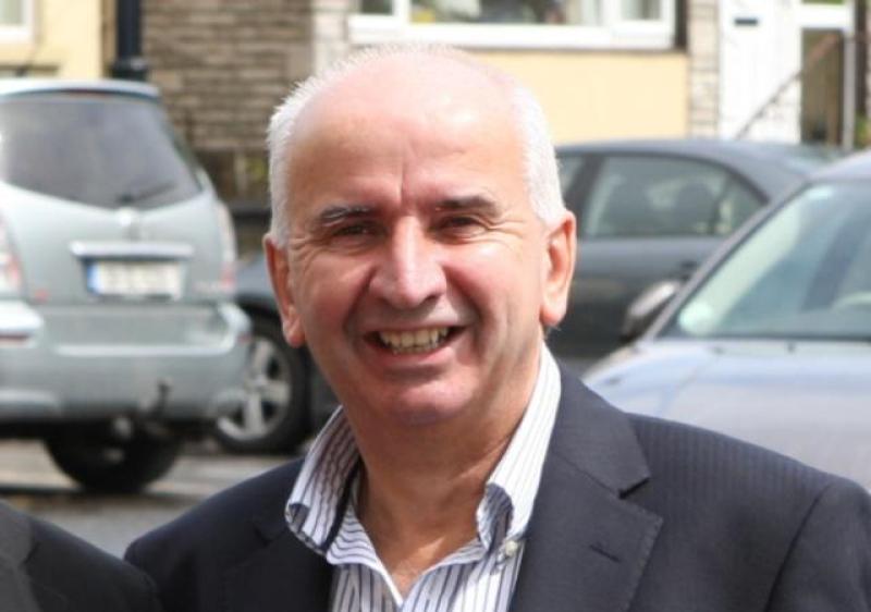 The voice of Donegal: Broadcaster Charlie Collins to hang up the microphone 
