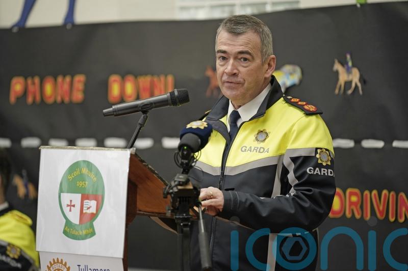 People scrolling on social media while driving &lsquo;a real issue&rsquo; &ndash; Commissioner